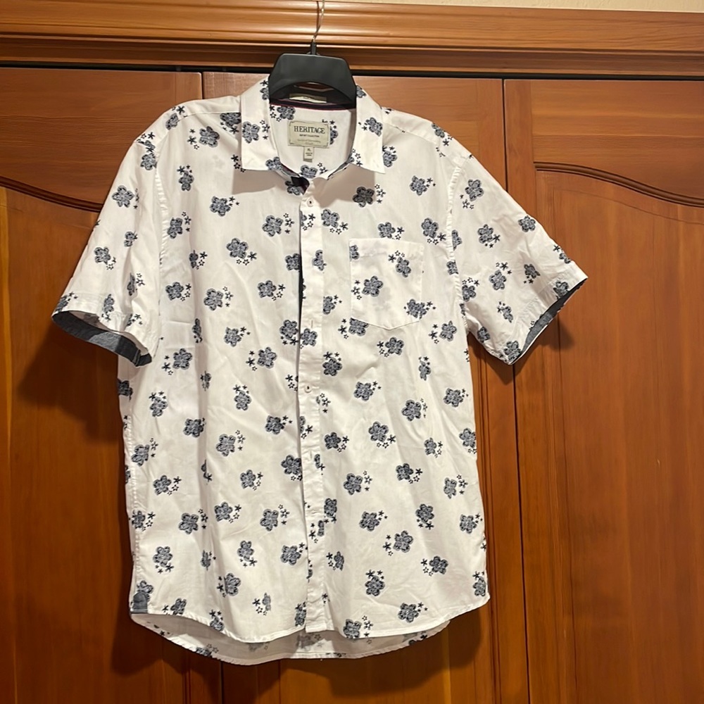 Mens Heritage XL Button Down Shirt!! 👕